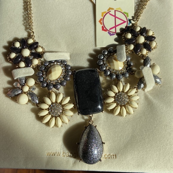 🆕 Beautiful silvery theme statement piece necklace - Picture 6 of 7